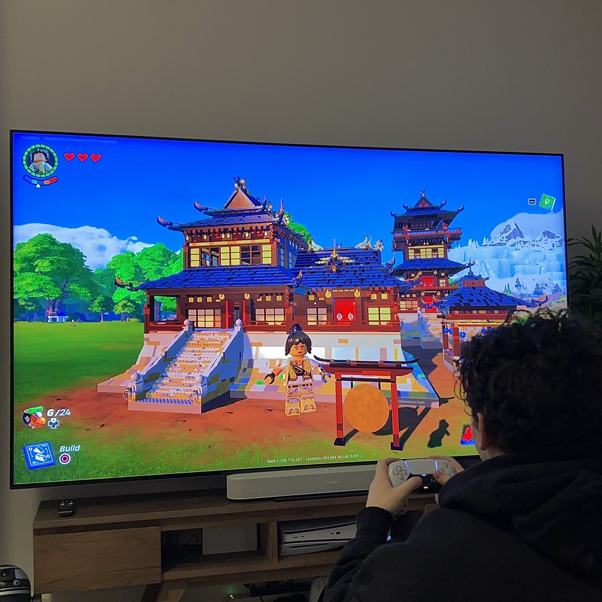 Checking out the dark side… Lego Fortnite building, on console as well!😅🎮 What are your thoughts on Minecraft’s new rival?? 👀⛏️

Featuring my Star Wars droid in the bottom left 👀🤖

#LEGO #fortnite #Minecraft