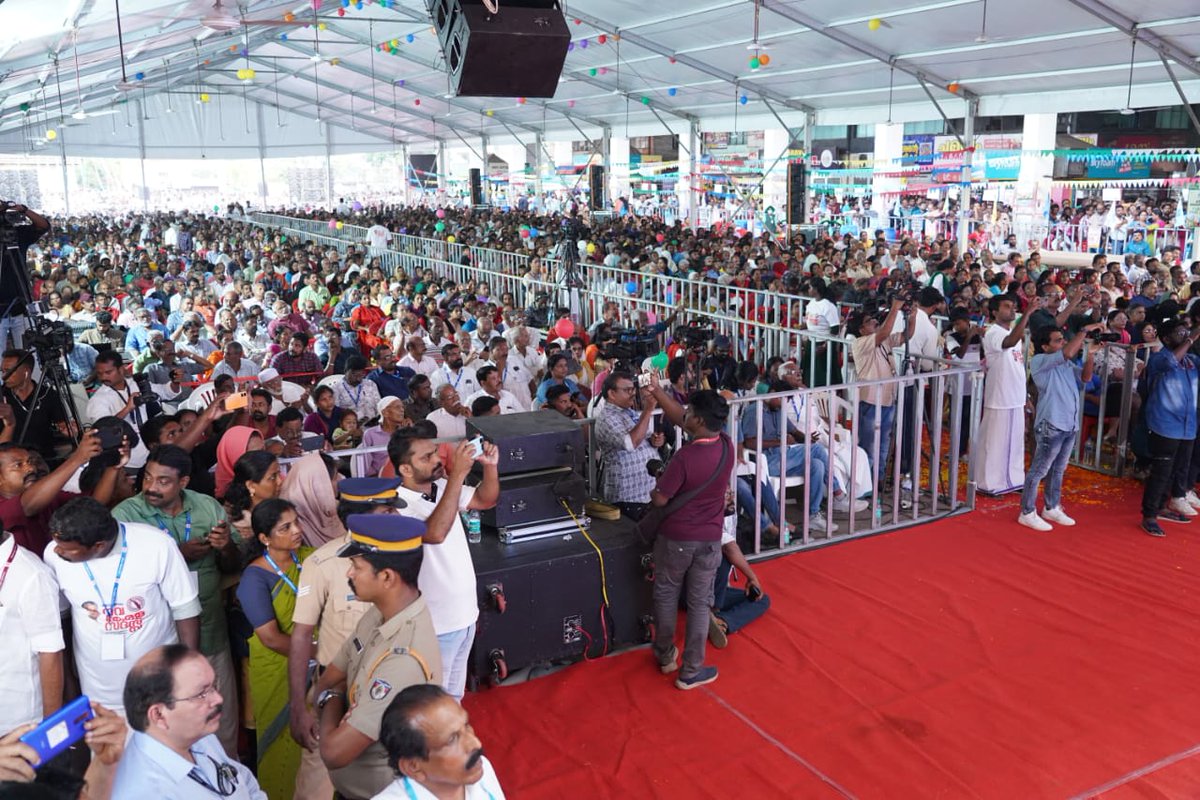 A graceful experience as thousands joined #NavaKeralaSadas in Chalakudy, Angamaly, Aluva, and Paravur constituencies. This turnout empowers GoK to shape a more prosperous and inclusive Kerala.