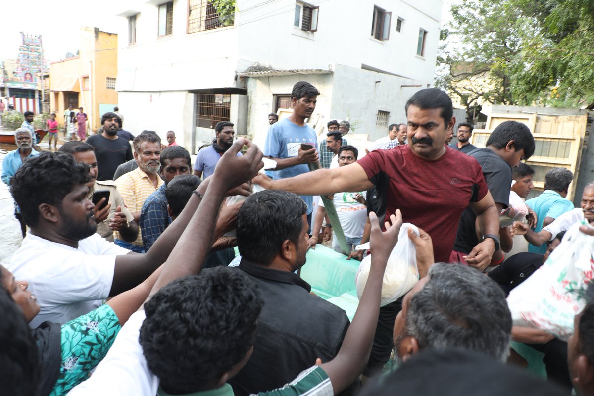 Seeman4TN's tweet photo. சென்னை பெருவெள்ளத்தால் கடுமையாக பாதிக்கப்பட்டுள்ள பகுதிகளில் ஒன்றான சோழிங்கநல்லூர் தொகுதிக்குட்பட்ட பெதேல் நகரில் கழுத்தளவு மழை வெள்ளத்தில் மூழ்கியுள்ள வீடுகளில் சிக்குண்டு உணவு, உடை, குடிநீர், அத்தியாவசிய பொருட்கள் ஏதுமின்றியும், மின்சாரம் இல்லாமல் இருளிலும், நோயை உண்டாக்கும் கொசு மற்றும் நச்சு பூச்சிகளின் அச்சுறுத்தலிலும் கடந்த நான்கு நாட்களாக கொடுந்துயரில் தவித்து வரும் ஆயிரத்திற்கும் மேற்பட்ட குடும்பங்களை படகின் உதவியுடன் இன்று 07-12- 2023 மாலை நேரில் சந்தித்து, நாம் தமிழர் கட்சி சார்பாக தற்காலிக துயர் துடைப்பு உதவியாக அரிசி, பருப்பு, எண்ணெய், சமையல் மசாலா பொருட்கள், குடிநீர் போத்தல்கள், பிஸ்கட்கள் ஆகியவை அடங்கிய சிறு தொகுப்பை வழங்கி, ஆறுதல் கூறினோம். 

https://t.co/ArVraBoYa0

பெருவெள்ளப் பேரழிவில் இருந்து நம் மக்கள் மீண்டுவர, தாய்த்தமிழ் உறவுகள் அனைவரும் ஓடோடி வந்து உதவிடுவோம்!