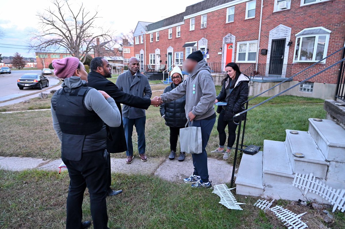MDPublicSafety's tweet photo. U.S. Attorney Erek Barron and DPSCS Secretary Carolyn J. Scruggs saw firsthand how much Parole and Parole people care as the agents joined DPSCS social workers for a special home visit “knock and talk” this week!🚪💥 https://t.co/Ppf4oJhwQS