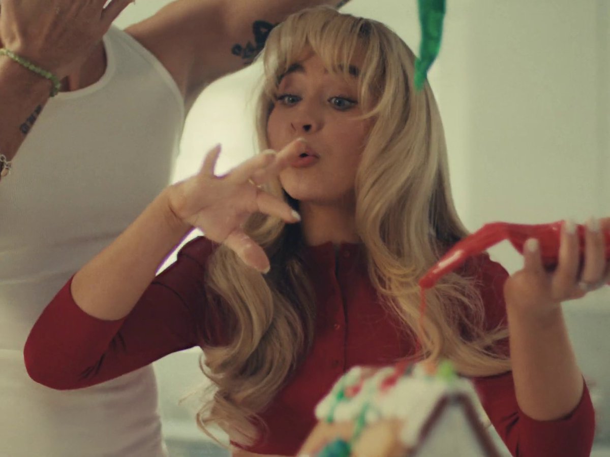 scarpenterbr's tweet photo. Sabrina Carpenter - santa doesn't know you like i do (2023) https://t.co/QT8edjfjIj