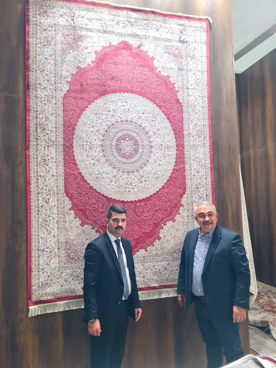 muratcetin27's tweet photo. 📍 Carpet and Flooring Expo

Güneydoğu Anadolu Halı İhracatçıları Birliği ve TÜYAP işbirliği ile organize edilen, 100 yakın ülkeden günlük ortalama 3.000 kişinin ziyaret ettiği ve Cumhurbaşkanı Yardımcımız Sayın Cevdet Yılmaz’ın açılışını yaptığı CFE Halı ve Yer Kaplamaları Fuarı’na katılan firmalarımızı ziyaret ederek, sektör hakkında istişarelerde bulunduk.

400 katılımcı firmanın 160’ını oluşturduğumuz, halı ihracatında bölgenin ve Türkiye’nin gözbebeği Gazi şehrimizde kaliteli işler çıkarmaya devam eden tüm firmalarımızı canı gönülden tebrik ediyorum. 
Fuarın düzenlemesinde çaba gösteren GAHİB Başkanımız Zeynel Abidin Kaplan ve TİM Halı Sektör Kurulu Başkanı @selahattinkapla ile katılımcı firmaları yürekten kutluyorum.
#TürkiyeYüzyılı’nda #HepYeniHepİleri diyerek Her anlamda Türkiye’yi şahlandırmaya devam edeceğiz.
@RTErdogan 
@erkankandemir 
@omerbolatTR 
@gaib_carpet 
@AKPartiG_Antep