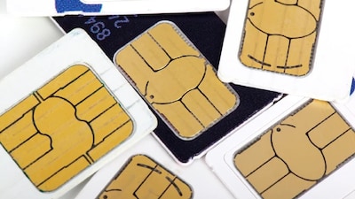 itzmrbadshah's tweet image. Big Breaking News 📯
1 जनवरी से बदल जाएगा सिम कार्ड खरीदने का नियम
New SIM Card Rules 2024 : 1 जनवरी से सिम खरीदने पर सिर्फ डिजिटल KYC की जरूरत होगी। दूरसंचार विभाग ने यह ऐलान किया है।
Note:Only digital KYC will be required #Newsim #Newsimcardrules