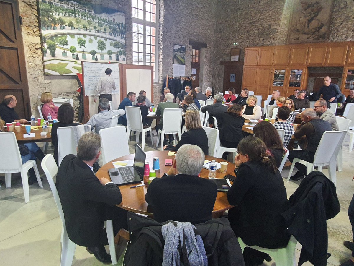 HGouvenaux's tweet photo. Journée DDF @AcReims = Travail collaboratif avec des CFP autour des enjeux éducatifs actuels voies techno et pro
Thèmes = liaisons intercycles, alternance péda et place digital dans les enseignements
👏 pour l'engagement du réseau des DDF au profit des élèves
@KarimaLamsidfa https://t.co/IehWoE8hMo