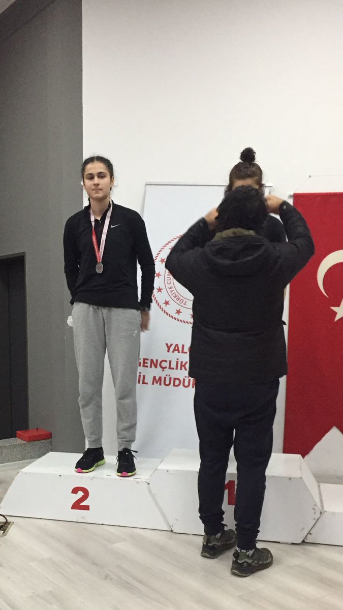 BkYalova's tweet photo. Okul Sporları Genç Kızlar B Bilek Güreşi Müsabakalarında öğrencimiz Zeynep Karaaslan 65 kg Sağ ve Sol kolda İl https://t.co/Y84AlyxcS7 olmuştur, öğrencimizi tebrik ediyoruz.👏👏
@TrkErsen @tezel_berrak @bilgetopuzbks 
#BkYalova❤️💙 https://t.co/0jJ08os9ke
