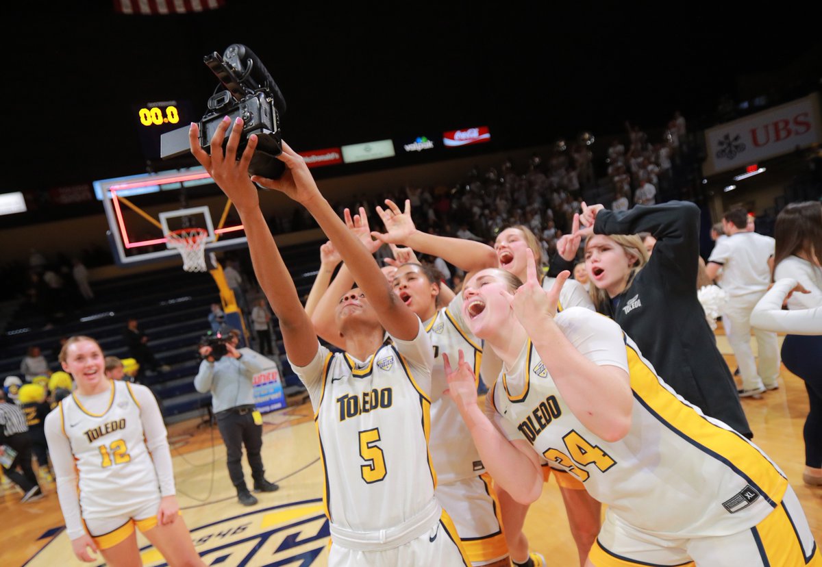 What a night in Savage Arena! Congratulations to @ToledoWBB for their impressive 69-46 victory over Michigan. Team Toledo showed up – the first sellout in the regular season!