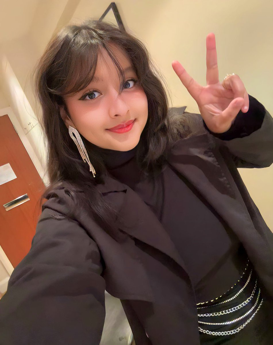 v1ceofficial's tweet photo. London β€οΈ
.
#OOTD #v1ce #cosplay https://t.co/9pW43D749L