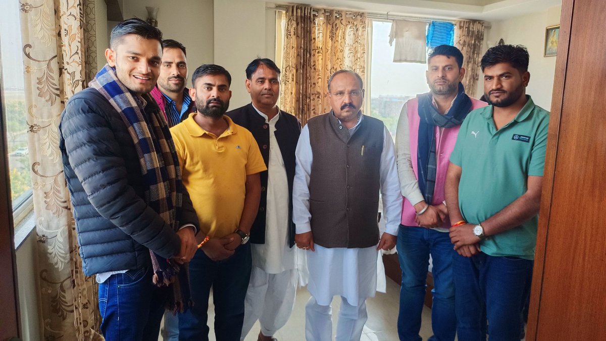 Gopal_Bassi's tweet photo. शान ऐ गुजरात्रा आदरणीय श्री प्रहलाद जी गुंजल साहब से मुलाकात कर मार्गदर्शन और आशीर्वाद प्राप्त किया
ना झुके है ना रुके है कर्तव्य पथ पर चलते रहेंगे
@PrahladGunjal https://t.co/2N56TaFdk4