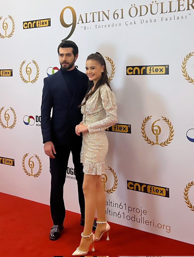 9.Altın 61 Ödüllerinden #KanÇiçekleri dizisinin sevilen oyuncuları #BarışBaktaş ve #YağmurYüksel✨

#DilBar #YağBar