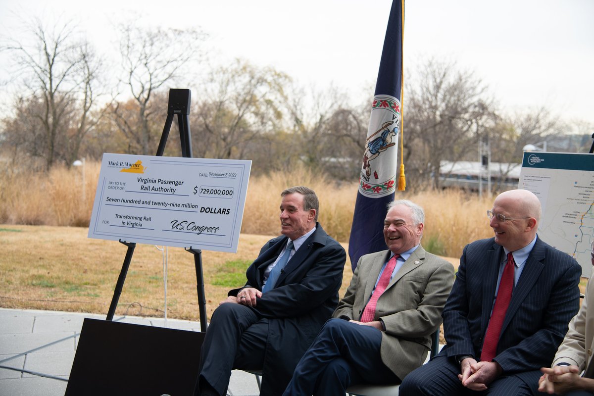 MarkWarner's tweet photo. Today, we announced a historic $729 million investment at Long Bridge to free up one of the worst rail chokepoints in America. Brought to you by the infrastructure law, this money will MAJORLY expand capacity for passenger rail for folks in Virginia and across the country. https://t.co/arHf6RJzdF
