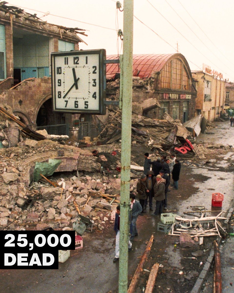 ZartonkMedia's tweet photo. On this day of mourning, we remember the victims of The Spitak Earthquake.

35 years ago today, on December 7, 1988, at 11:41 a.m. (local time), the entire world watched reports of the 6.8-magnitude Spitak Earthquake, which shook northwestern Armenia. It was followed by a 5.8-magnitude aftershock four minutes later. In the epicenter – the village of Nalband – the tremors were reported to measure 10 on the Richter scale.

The towns of Spitak, Leninakan, Kirovakan, and Stepanavan, along with hundreds of villages, were fully or partially demolished in a few seconds. It left more than 25,000 people dead, 140,000 disabled and over 500,000 homeless. 17 of the housing resources broke down (over 8 million square meters of living area). 230 industrial objects and 82 thousand workplaces were ruined due to the quake. The economic damage to Armenia amounted to 13 billion RUB.