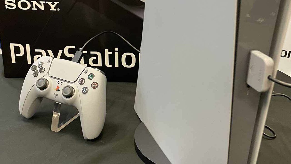 GameSpot's tweet photo. PlayStation Boss Jim Ryan Just Got A PS1-Style PS5 At His Retirement Party, But You Can't Have It https://t.co/HBp4P59wfV https://t.co/QSgMFy4Xfo