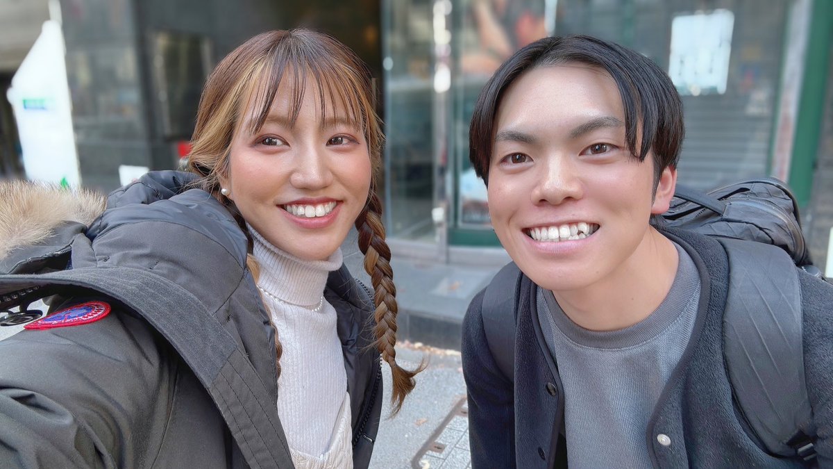 お昼は久々、ゆるめのお友達ランチでした🥩
こういう繋がりも大切にしたい。

葵さんとは立ち上げ期の経営や採用について語らい、えるこさんとは人生を語り明かしました👌(結局、真面目w)

起業祝いに花までもらってしまい愛です。鏡の中でしっかりポーズして映り込むえるこさんがジワ。