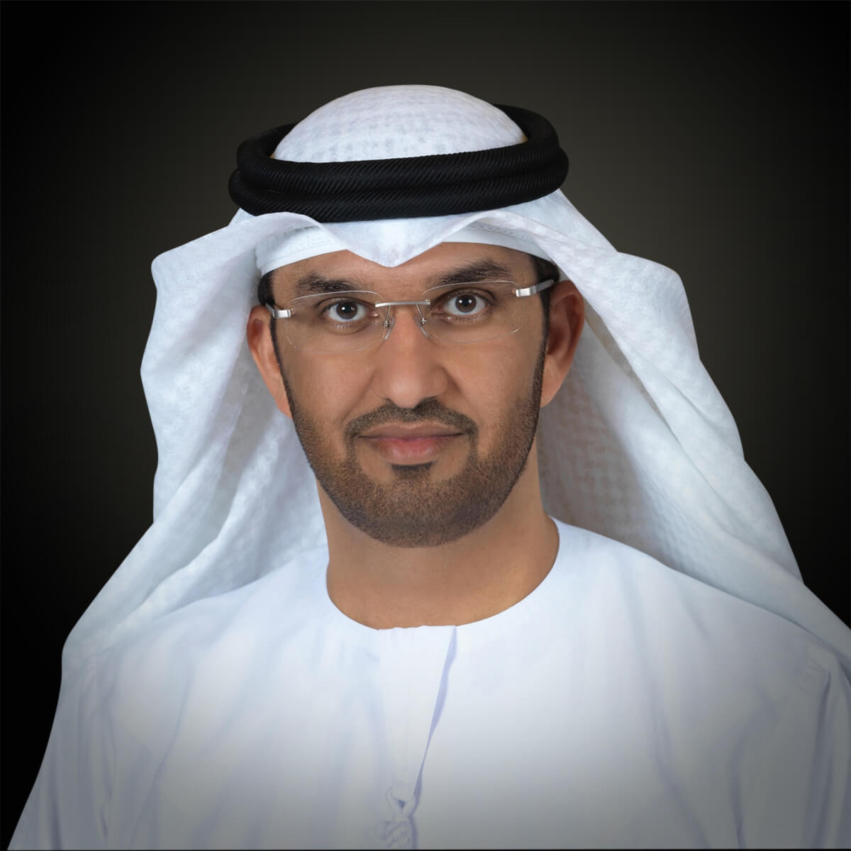 Der  Gastgeber der Weltklima-Konferenz  Sultan Ahmed Al Jaber: „Wir, die Arabischen Emirate,  werden ganz sicher weder auf Kohle noch auf Öl und Gas verzichten.  Wir wollen nicht  wieder in Höhlen wohnen, so wie es  anscheinend die deutsche Regierung mit ihren Bürgern vorhat“