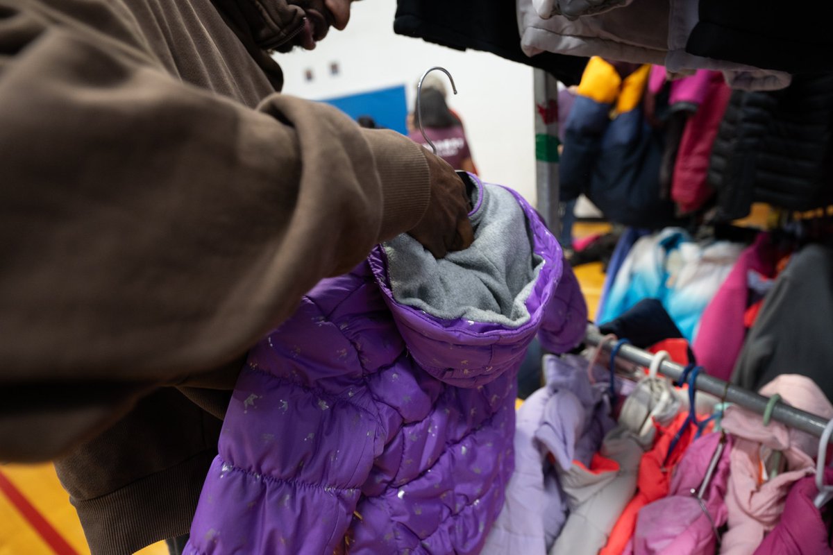 The coats we’ve been collecting with <a href="/Doseofdex_/">Dexter Harris</a> started to make their way home last night! Yesterday we donated &amp; were part of @svdpcincinnati’s Coat Distribution. Hundreds of neighbors poured in to grab coats for their families this winter ❄️ 

📸: ShotByDubs