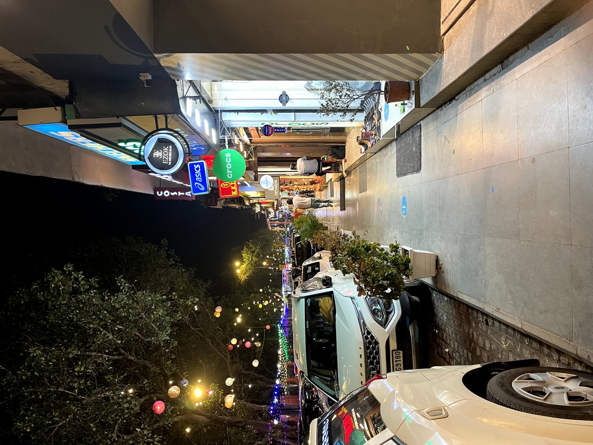 You beauty: Khan Market, New Delhi.
No doubt, my number one in the city.
And its hard to miss.😩😩❤️❤️✨✨