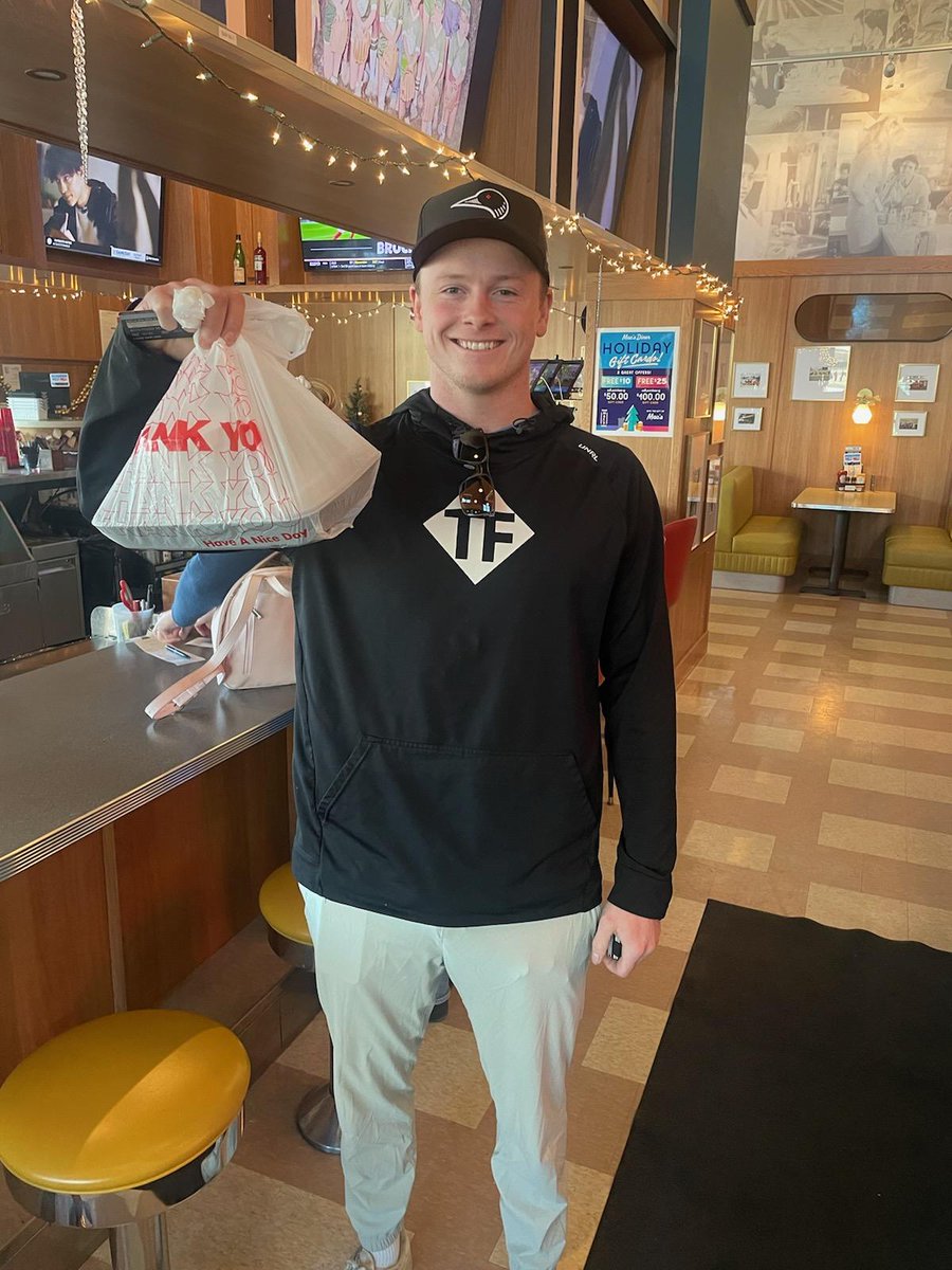 Our favorite Twins pitcher popped in for a bite!   Great to see you @LouieVarland #polarpride