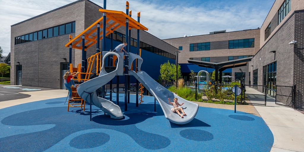SLAMcollab's tweet image. Despite the challenges posed by COVID-19, a new #innovative and #progressive elementary school was introduced to the town of Pawtucket, RI.
This school supports new teaching methodologies and offers spaces designed to empower students.
Read more here: bit.ly/3Ng24SW