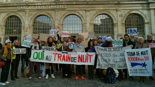 ouiautraindnuit's tweet photo. Mobilisations en #pyjama👘dans toute la France pour un vrai réseau de #trains_de_nuit🌙🚃en 2030
👉Construire6⃣0⃣0⃣voitures couchettes pour3⃣0⃣lignes
👉L’État tergiverse et réduit l'ambition
👉Montrons la demande depuis chaque territoire
👇s'inscrire ici👇
https://t.co/L34QyiV1Dr https://t.co/nCnR6NJSAJ