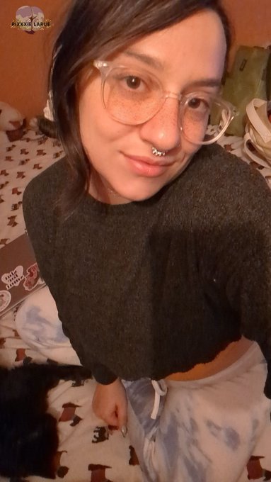 Cum Cuddle Me While It Snows? 😍 https://t.co/KGUGtZVERA