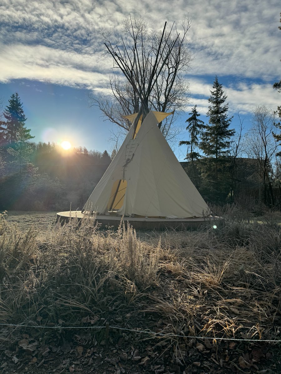 Spend your weekend at #FortEdmontonPark! The Indigenous Peoples Experience is open from 12-4 on Saturdays and Sundays! Your admission to the Indigenous Peoples Experience also includes a FREE General Admission ticket to our 2024 summer season. 

🎟️ bit.ly/4543hCM