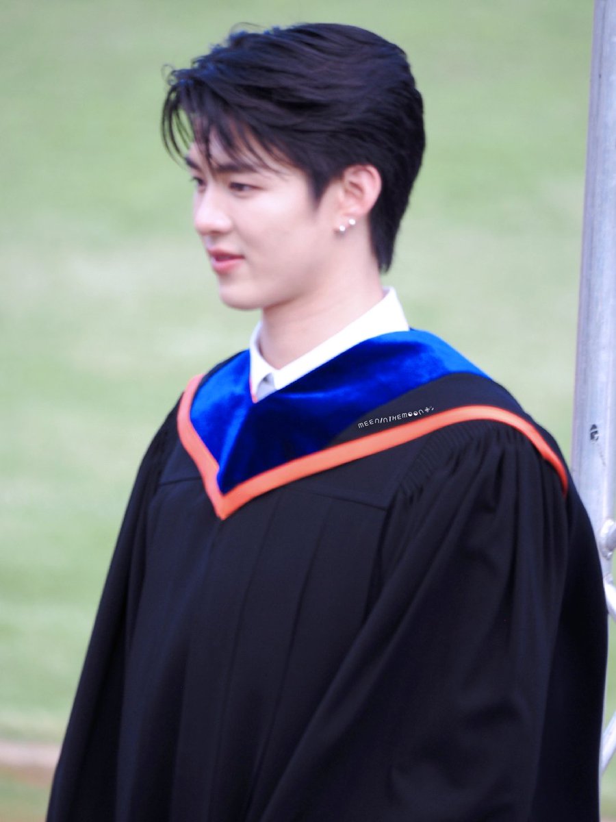 MeenInTheMoon's tweet photo. ꒳ ─ 07|12|23 
บันทึกความทรงจำครั้งนึงได้มีโอกาสมาอยู่ในวันสำคัญของเจ้าแสบมุมีน ขอแสดงความยินดีกับบันฑิตน้อยของเราอีกครั้ง ถือว่าโตขึ้นอีกก้าวแล้วนะ ขอให้ต่อจากนี้โตขึ้นอย่างมั่นคงและแข็งแรงมีสติรอบคอบอยู่ตลอด จะคอยดันหลังอยู่ตรงนี้นะ คุณพระจันทร์ของมี๊ 🎓🌙
#Meennicha8Graduate https://t.co/RduGWowQTn