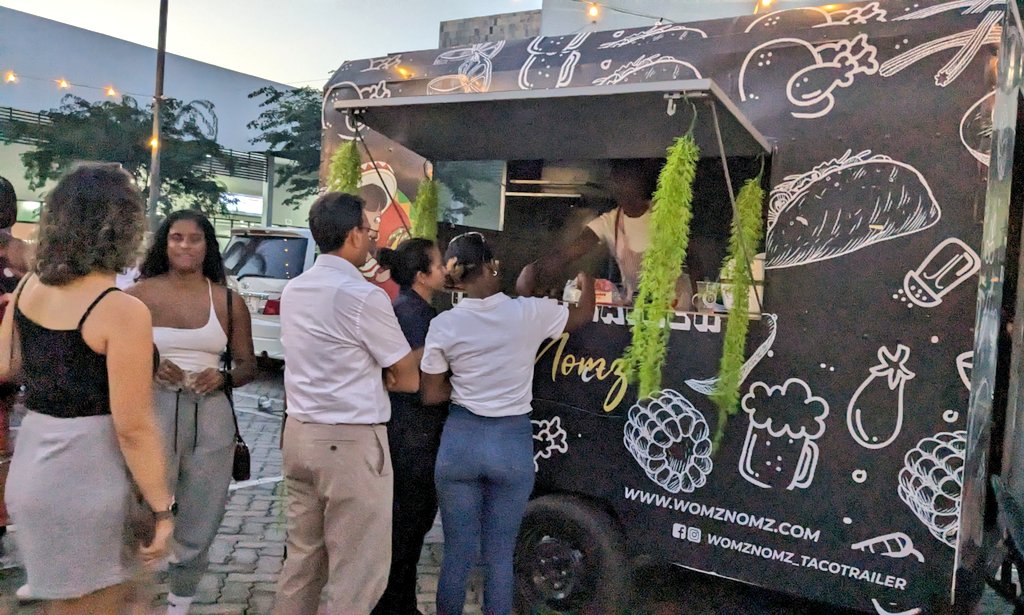 idlidosa2's tweet photo. It's poppin at the Lusaka #FoodTruck festival! @mulos is treating tweeps to a free #ProperBurger and @Djamelle777 tacos are flying off the #womznomz_tacotrailer! @tallzedgirl is your plug for drinks.

I love Lusaka. 🇿🇲 https://t.co/zkZcwfJVG1