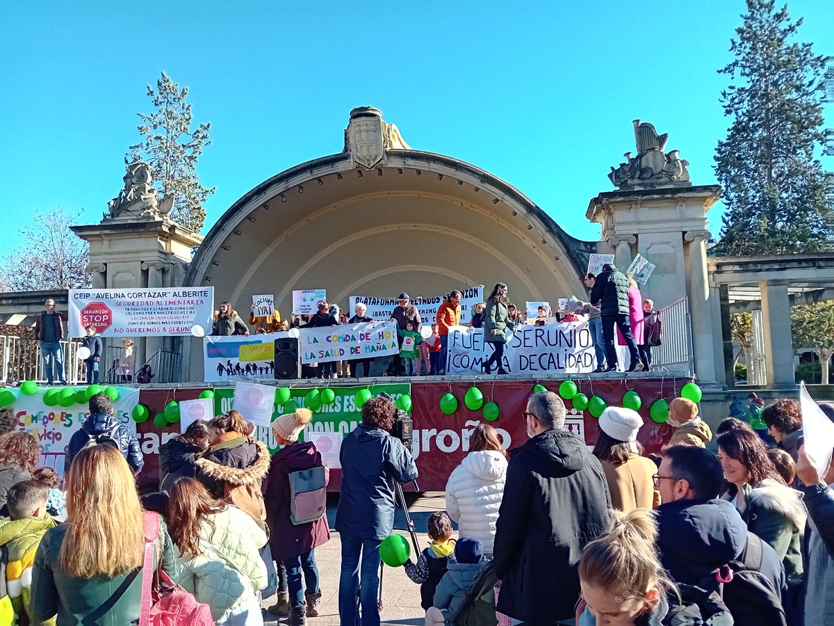 cgcano's tweet photo. Vosotros estáis de puente, pero el pódcast de @GastroSER no, así que ahí va una entrevista a Bernd Knoller, una cata a ciegas de 'panettones', una manifestación por los comedores escolares y un pequeño homenaje de George Orwell 🎧 https://t.co/5yKxGXibcJ https://t.co/AM4PDvSd0T