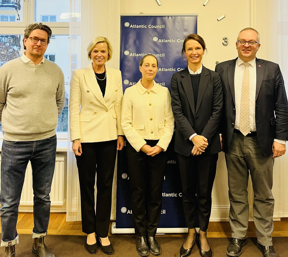 Sweden's and Finland's accessions to #NATO strengthens the alliance in the #HighNorth. At today's workshop we explored this opportunity further. Thanks to <a href="/friselljohan/">Johan Frisell</a> <a href="/SamuPaukkunen/">Samu Paukkunen</a> <a href="/karstenfriis/">Karsten Friis</a> <a href="/Marisol_Maddox/">Marisol</a> <a href="/niklas_granholm/">Niklas Granholm</a> and others for a fruitful exchange!