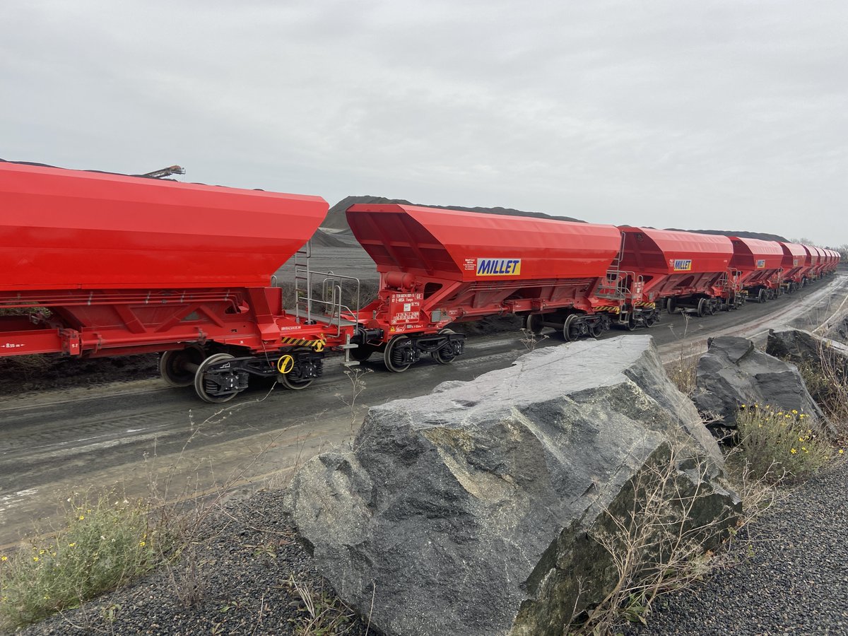 [Ferroviaire] Inauguration de la ligne de fret #Parthenay - #SaintVarent
L'ouverture de cette section vient rendre complète la liaison de #Niort à #Thouars
Le Département conscient du potentiel de dynamisation pour le territoire, a apporté un soutien de 1,4 M€ à ce projet