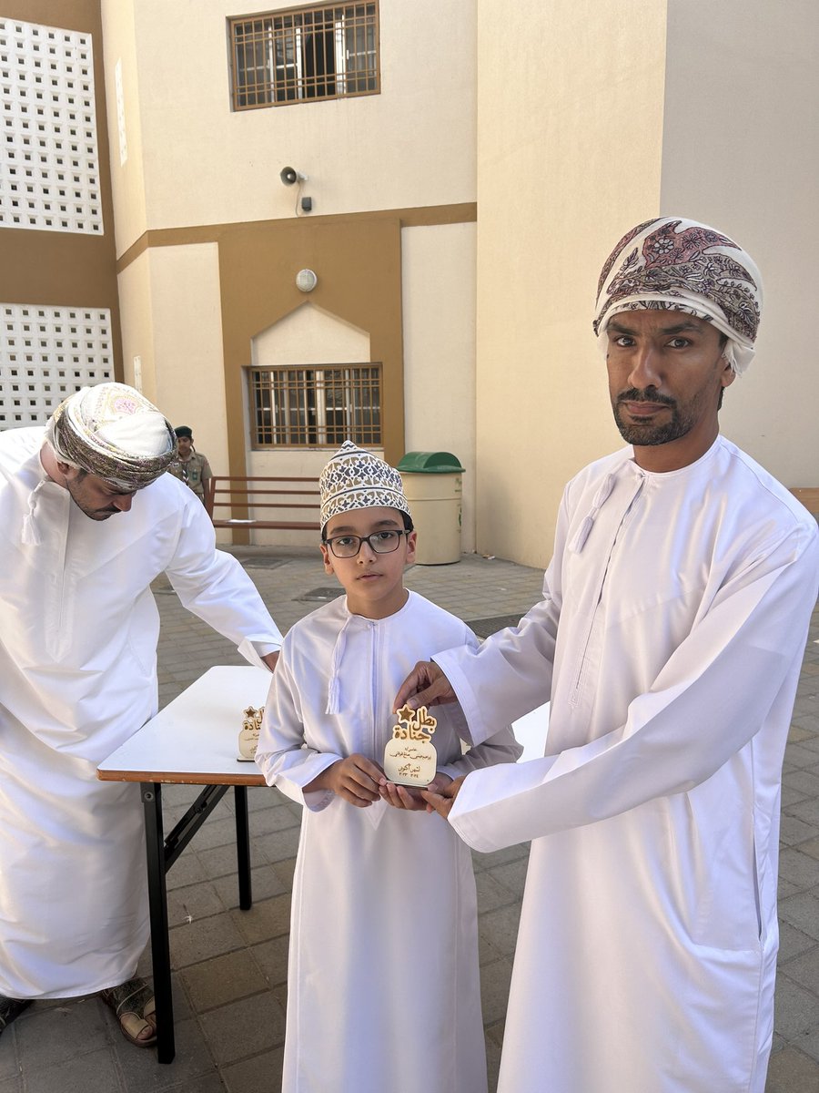 JunadaSchool's tweet photo. لقطات من تكريم المدرسة اليوم لـ #بطل_جنادة من كل صف لشهر أكتوبر 🎊 https://t.co/8dRPiCOCyJ