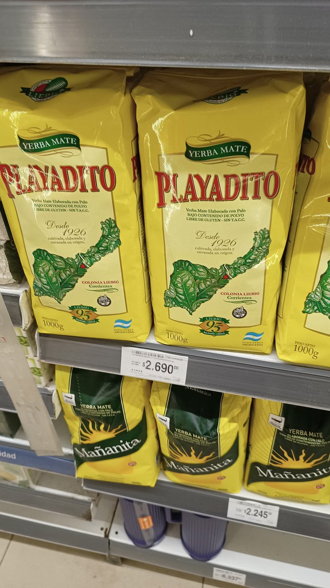 c_macra's tweet photo. Cafierito decía que a él tb le jodía la Playadito a $1000/kg, a principios de julio 2023. Hoy en Carrefour $2.690/Kg. Nada más que un 169% de aumento acumulado en 6 meses o un 17,93% mensual (compuesto). GENIOS! https://t.co/KNfLpCByij