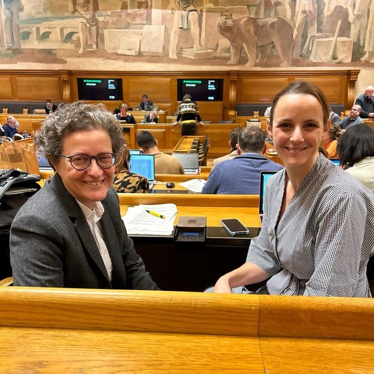 Liebe <a href="/DoloresDana1/">Dolores Dana</a> 
Liebe <a href="/esseivav/">Vivianne Esseiva</a> 
Merci. Merci für 23 Jahre Stadtrat. Merci für euren unermesslichen Einsatz für unsere Fraktion und für unsere Partei. Merci für all euer Wissen, eure Voten, Ideen, Anträge, Vorstösse. Merci für alles, was ihr für uns gemacht habt.