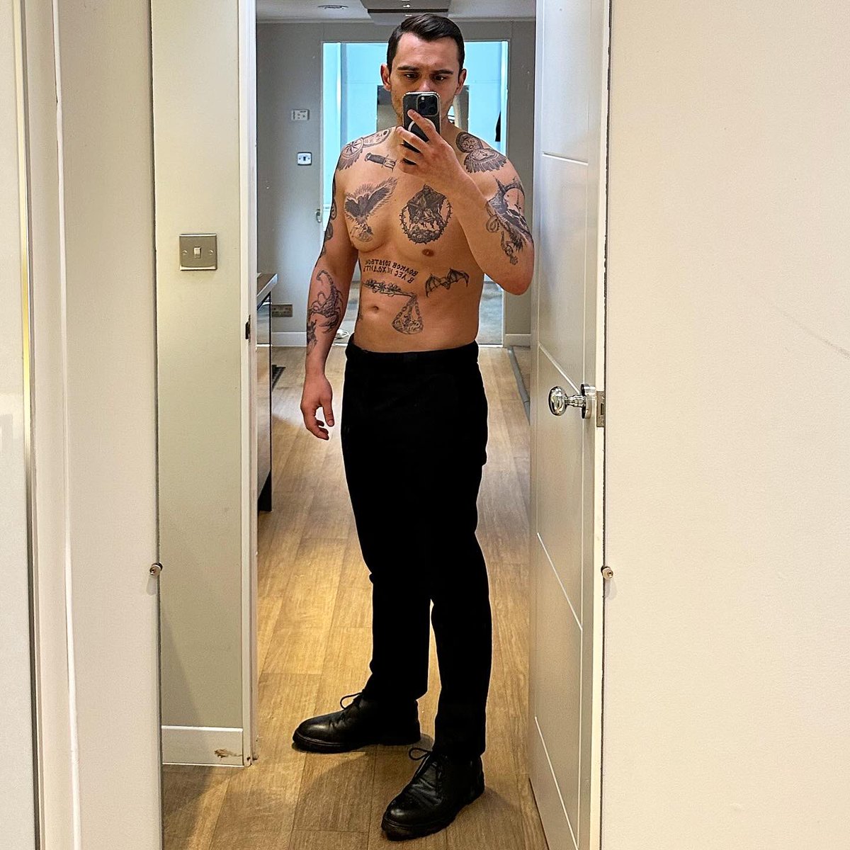 YulianKostov's tweet photo. Mak-photo-dump BTS trailer
#Makarov #CallofDuty #ModernWarfare3  #tatto https://t.co/Fq3WAGNguA