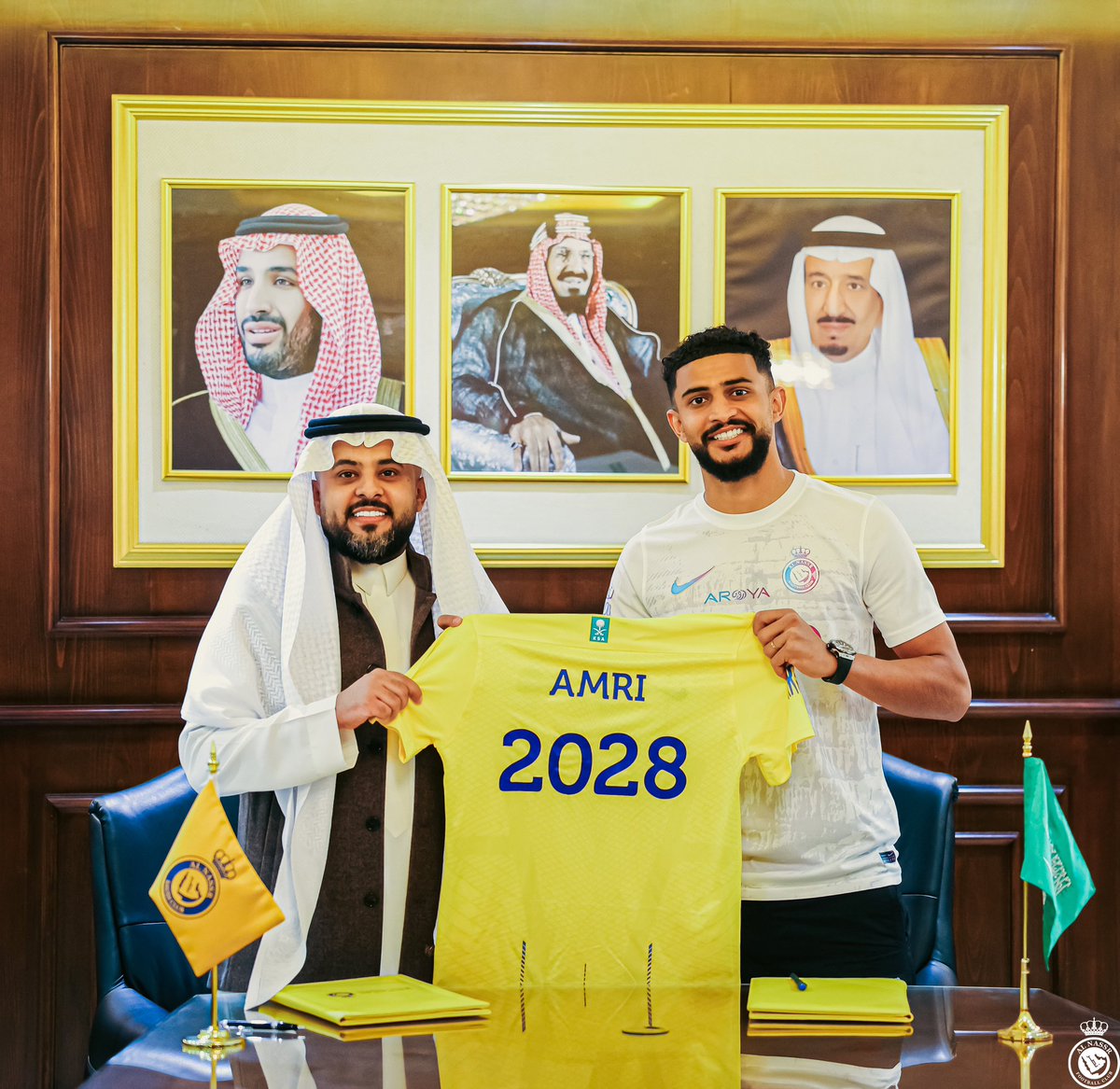 alamre_55's tweet photo. كما لا يفوتني ان اشكر وكيل اعمالي الاستاذ جراح الظفيري وبإذن الله من نجاح الى نجاح معاً
@drjaara7 https://t.co/zaOdFXDGNJ