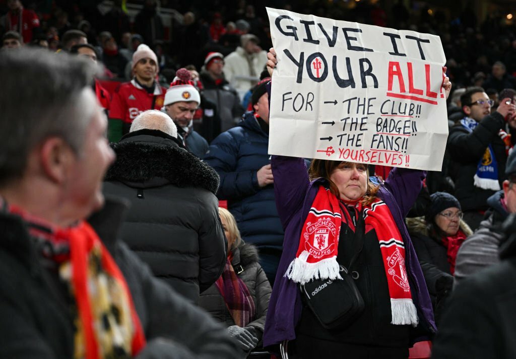 ZaidBalll's tweet photo. 📸 - A message held up by a fan yesterday before the game. https://t.co/iNk58NqM6i