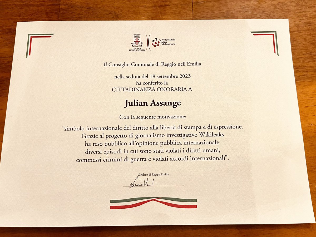 Stella_Assange's tweet photo. Julian Assange, founder of @wikiLeaks, journalist, political prisoner, honorary citizen of Reggio Emilia.

#FreeAssangeNOW https://t.co/YIO514LyLw