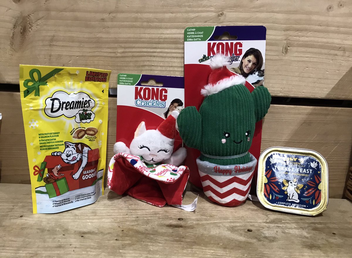 A few Christmas treats for your feline friends 😻😻
#cattreats
#dreamies 
#shoplocal
