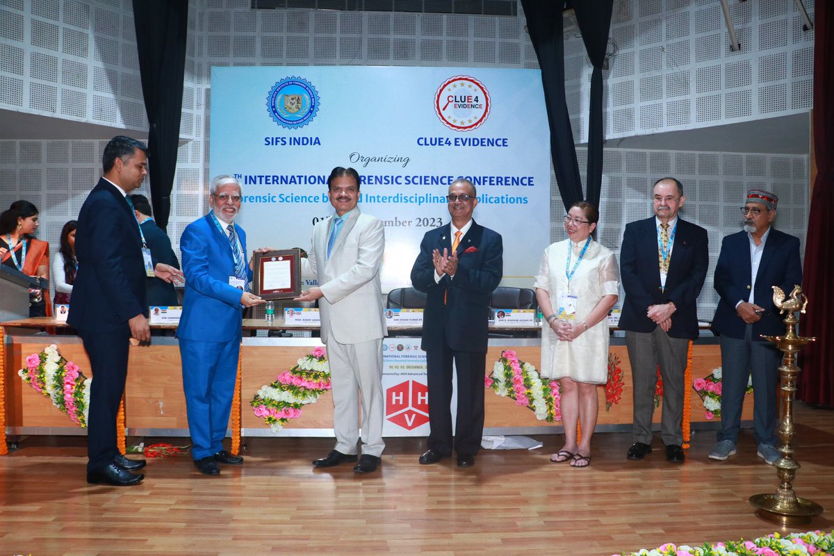 GoreaRK's tweet photo. Receiving Lifetime Achievement Award at Delhi University during 4th International Forensic Science Conference from Sh Jaiswal JC Delhi Police, Sh Keshav Kumar Rtd DGP Gujarat, Dr Ma From Philipines, Dr Green Robert from UK &amp; Actor Dr Salunkhe of CID serial fame Mr Narendra Gupta https://t.co/MCthxnTKvj