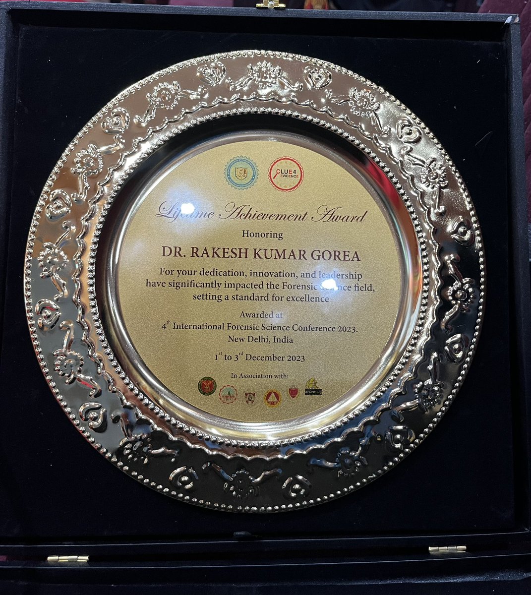 GoreaRK's tweet photo. Receiving Lifetime Achievement Award at Delhi University during 4th International Forensic Science Conference from Sh Jaiswal JC Delhi Police, Sh Keshav Kumar Rtd DGP Gujarat, Dr Ma From Philipines, Dr Green Robert from UK &amp; Actor Dr Salunkhe of CID serial fame Mr Narendra Gupta https://t.co/MCthxnTKvj