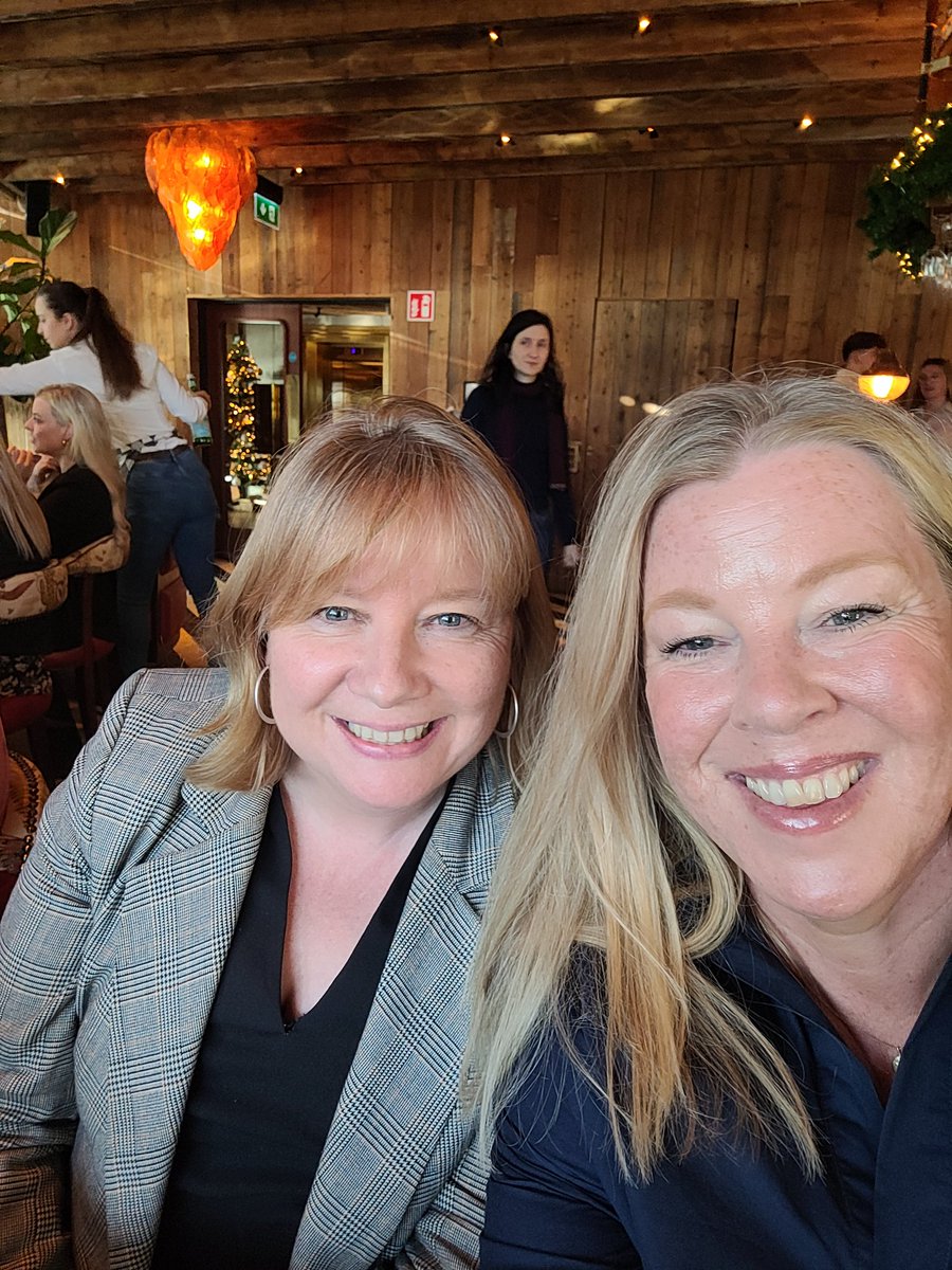 Thanks to @clarekava (@AwakenHub #BigSister) @GlandoreNetwork (& Alice the legend) for a gorgeous lunch today. Met some mighty impressive women and great to see some familiar faces @PaulaCoganCork @ccrossan