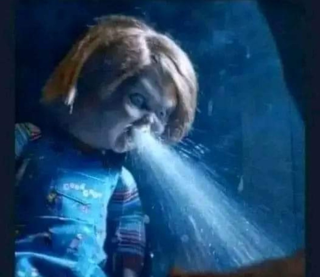 soycamarero's tweet photo. Cuando sales la noche anterior y te toca servir alcohol a los clientes. https://t.co/odUiwbwpSa
