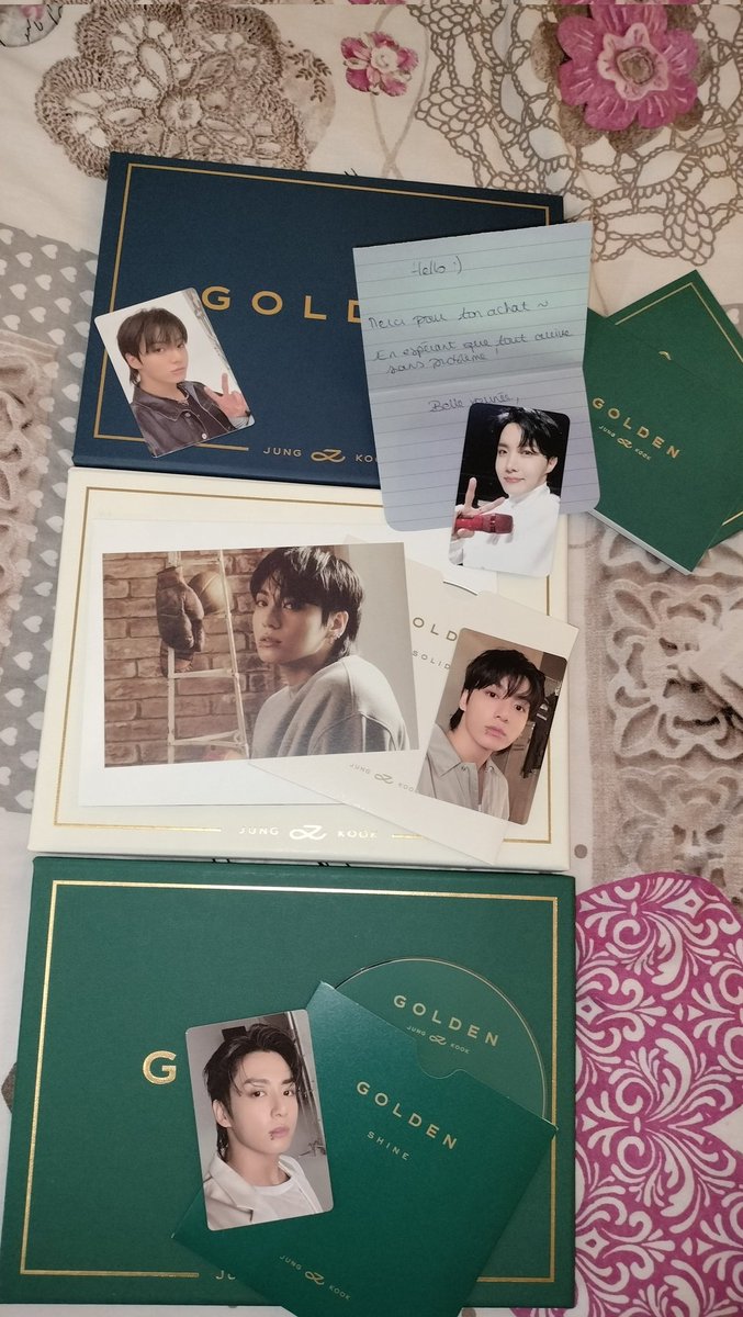 Hss19101's tweet photo. Merci pour ce beau colis . Les albums sont waouh!!! Il nous a gâtés avec toutes ces pc et les Books sont absolument magnifiques. Merci pour le cadeau une pc de Hobi 🤩
@UrSoulShop https://t.co/ILbCpobQDL