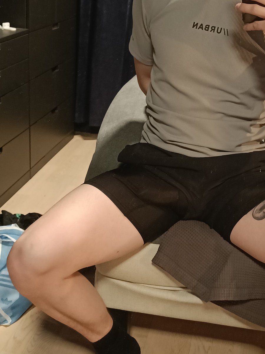 Rawdog96's tweet photo. Good thing these gym shorts have 2 layers 🍆💪 https://t.co/a3uHpjyGN8