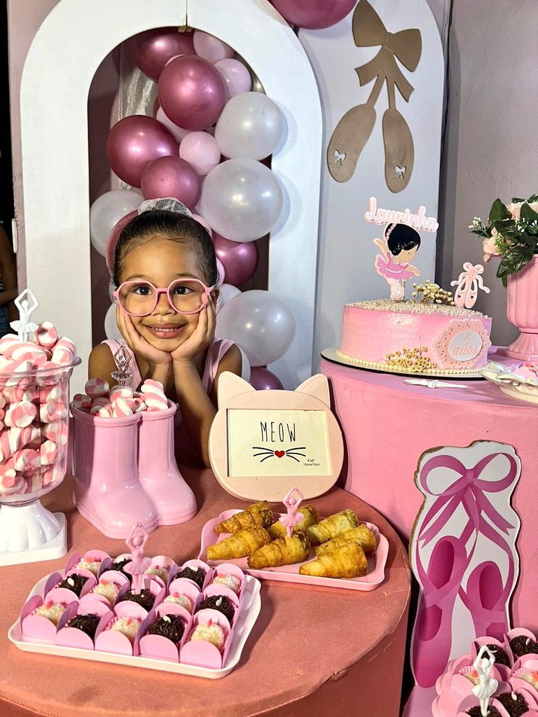 Depois essa lenga-lenga
Toda recomeça
Puxa-vida, ora essa!
Vivo na ponta dos pés 🩰 💕🥹 04/12/23. São os melhores 5 anos de nossas vidas 😭🤍 𝐺𝑅𝐴𝑇𝐼𝐷𝐴̃𝑂 𝐷𝐸𝑈𝑆