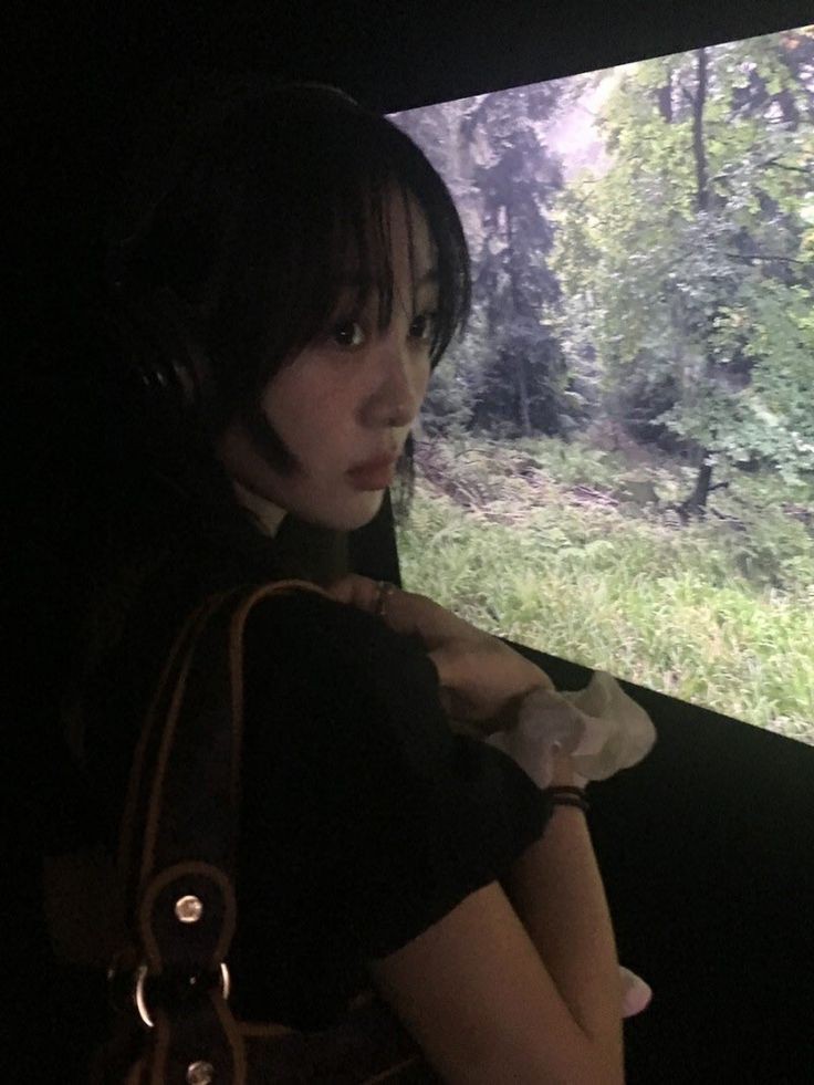 noomliq's tweet photo. ,     she got that good girl faith and a long black jeans  @ CRI https://t.co/uRwuJUXAjL