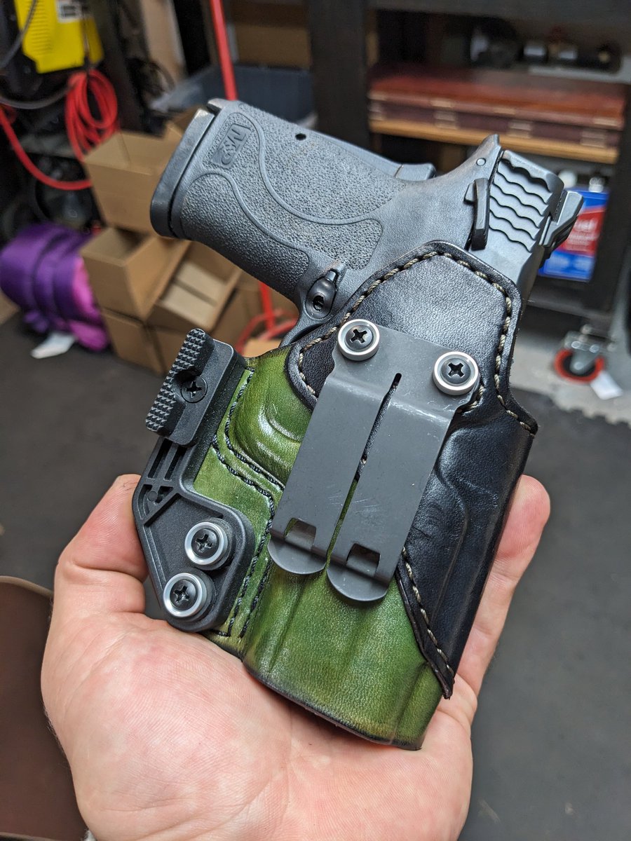 RogueApparatus's tweet photo. Hello X! I'm new on here. I make top quality holsters and sheaths using top quality American leather. Find me at https://t.co/lTLLTHEyJ2 on Etsy and Facebook as well! 

#holster #concealedcarry #handmade #americanmade #carryconcealed #2a https://t.co/BN6h92kHXQ