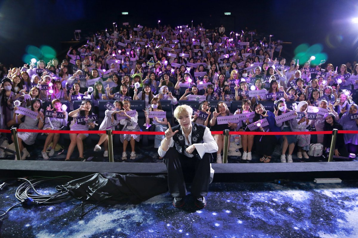 I’m feeling the love ^_^ saya sayang awak 🇲🇾💜 #LayZhangFanMeetinKL