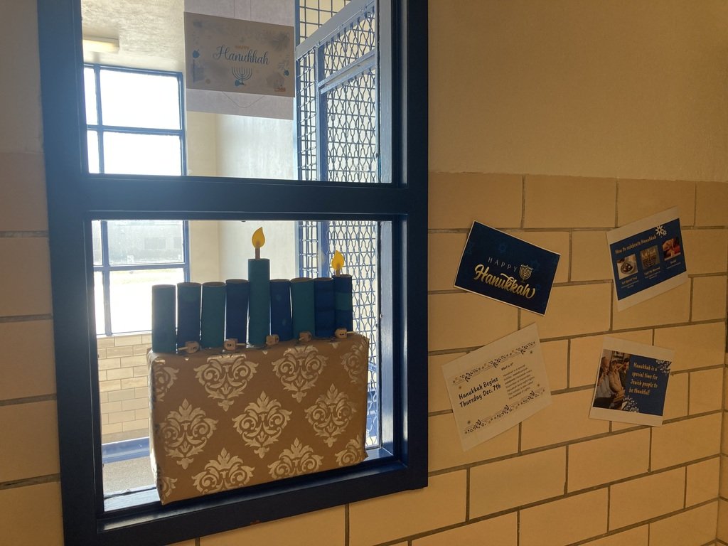 RoySchoolBulls's tweet photo. Happy first day of Hanukkah for those who celebrate! We have a display outside of our library at Roy! #D83shines #RoyBulls https://t.co/tjr4uQevmR