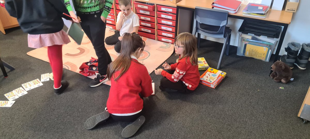 Earlier this week in maths, @LeadhillsS P5-7 were gathering data using frequency charts. We popped in to P1-4 to find out what everybody's favourite pet is! Unsurprisingly, dogs and cats proved the most popular. @mrsfrenchlps @MissSlater_ @SLCNumeracy